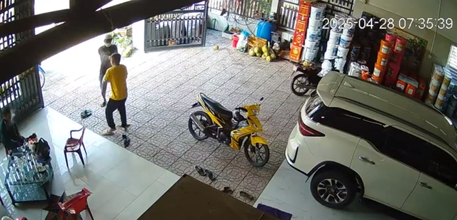 Tình hình sức khoẻ mới nhất của người bị bắn trong vụ nổ súng ở Vĩnh Long: Đang thở máy, điều trị chống phù não - Ảnh 1. Tình hình sức khoẻ mới nhất của người bị bắn trong vụ nổ súng ở Vĩnh Long: Đang thở máy, điều trị chống phù não - Ảnh 1.