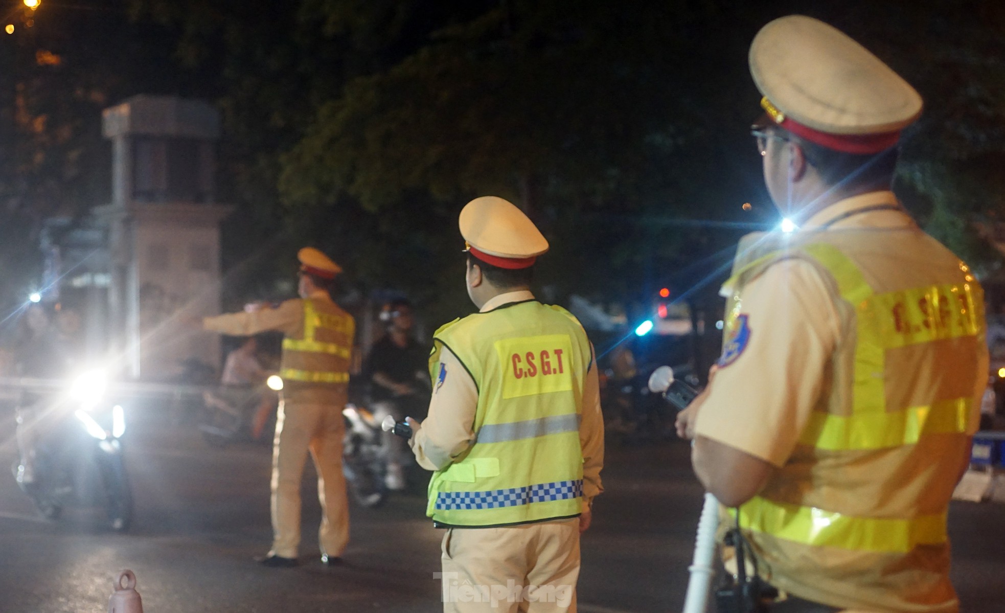 Hà Nội: Uống 4 cốc bia xong đi giao hàng cho vợ, nam tài xế xe máy bị phạt nặng - Ảnh 1. Hà Nội: Uống 4 cốc bia xong đi giao hàng cho vợ, nam tài xế xe máy bị phạt nặng - Ảnh 1.