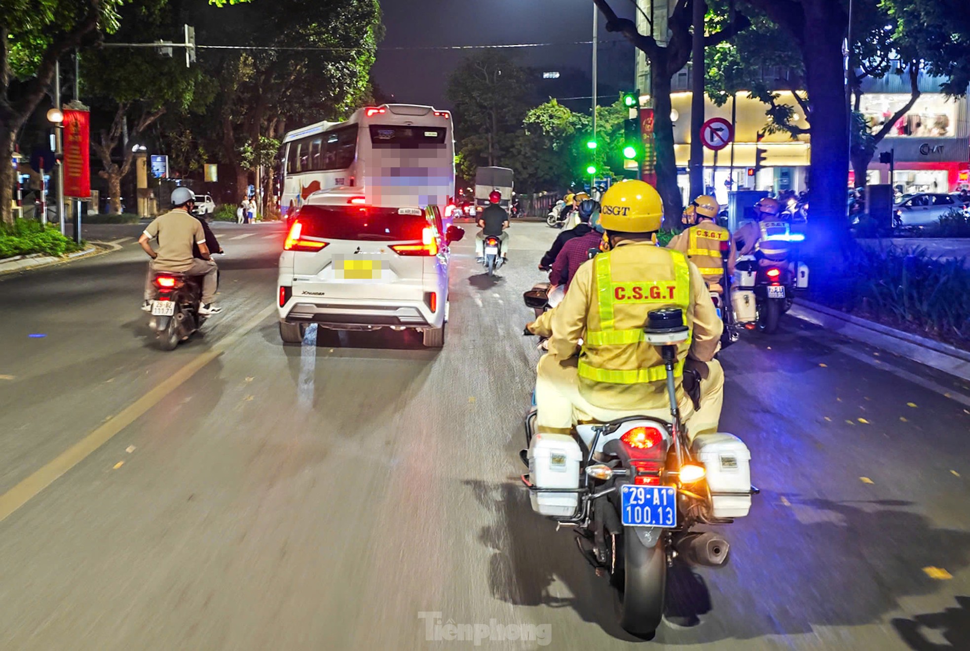 Hà Nội: Uống 4 cốc bia xong đi giao hàng cho vợ, nam tài xế xe máy bị phạt nặng - Ảnh 5. Hà Nội: Uống 4 cốc bia xong đi giao hàng cho vợ, nam tài xế xe máy bị phạt nặng - Ảnh 5.