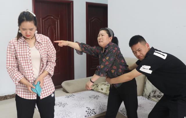 Mẹ chồng đi chăm cháu ngoại 10 năm thì quay về quê khiến cả nhà như có bão lớn quét qua, ai cũng khó thở- Ảnh 1. Mẹ chồng đi chăm cháu ngoại 10 năm thì quay về quê khiến cả nhà như có bão lớn quét qua, ai cũng khó thở- Ảnh 1.