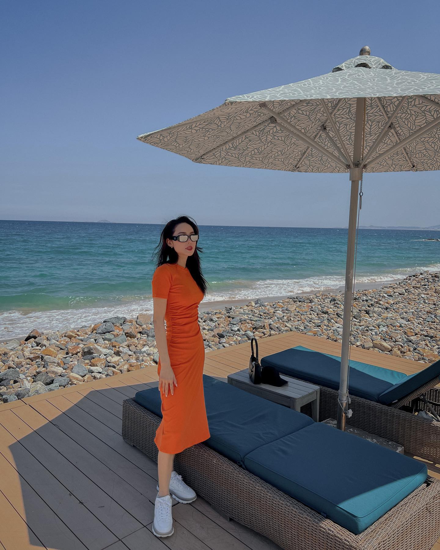 Thời trang đi du lịch của Minh Hằng đẹp từ năm này qua năm khác, phụ nữ U40 nên tham khảo - Ảnh 8. Thời trang đi du lịch của Minh Hằng đẹp từ năm này qua năm khác, phụ nữ U40 nên tham khảo - Ảnh 8.