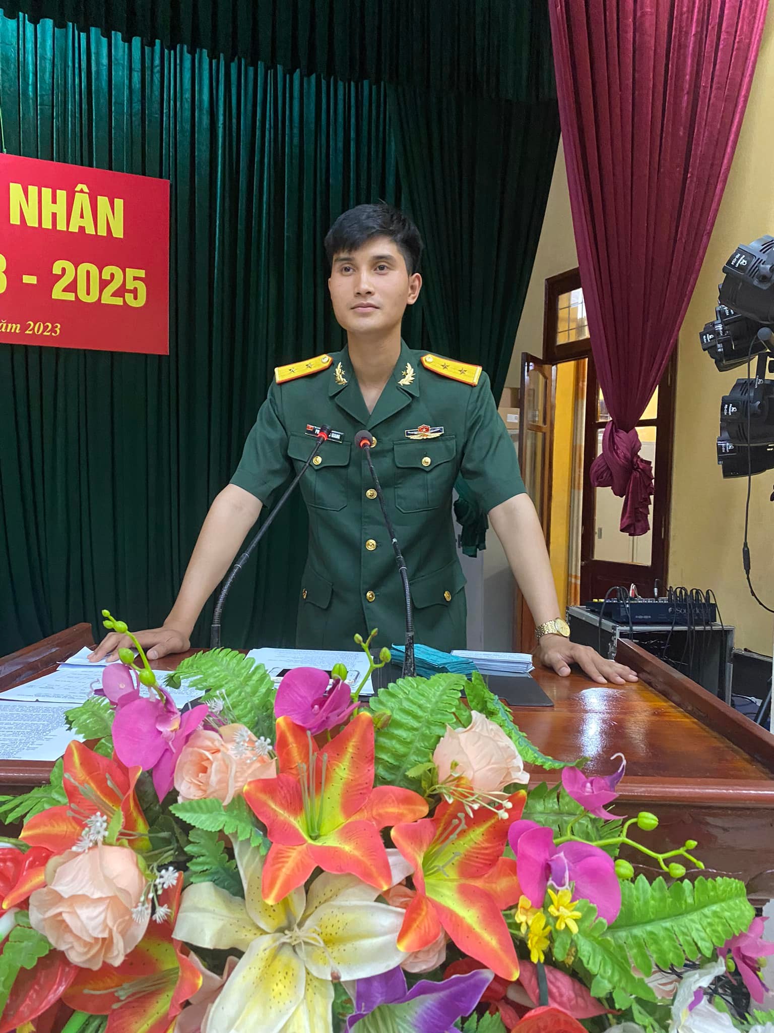 Chàng trai Việt má lúm được bắt tay Tổng thống Nga tạo nên khoảnh khắc "để đời": Cuộc sống hoàn hảo phía sau - Ảnh 4. Chàng trai Việt má lúm được bắt tay Tổng thống Nga tạo nên khoảnh khắc "để đời": Cuộc sống hoàn hảo phía sau - Ảnh 4.