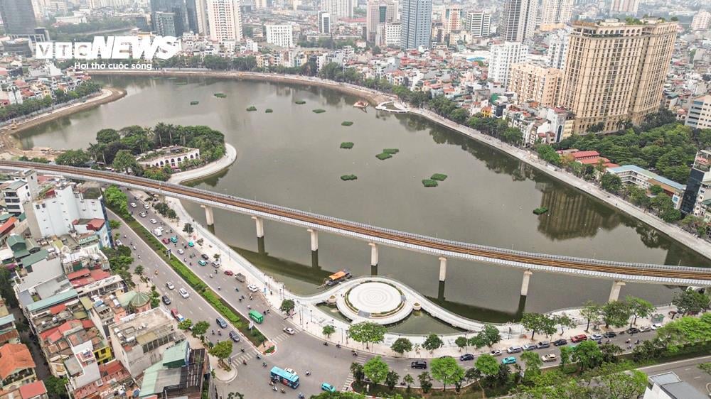 Sân khấu nổi "độc nhất vô nhị" tại hồ Hoàng Cầu dần lộ diện - Ảnh 16. Sân khấu nổi "độc nhất vô nhị" tại hồ Hoàng Cầu dần lộ diện - Ảnh 16.