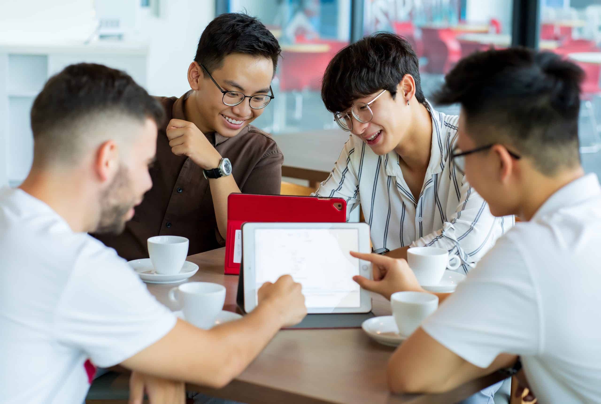 Công nghệ càng phát triển, 4 ngành này càng dễ "hốt bạc" - Ảnh 2. Công nghệ càng phát triển, 4 ngành này càng dễ "hốt bạc" - Ảnh 2.