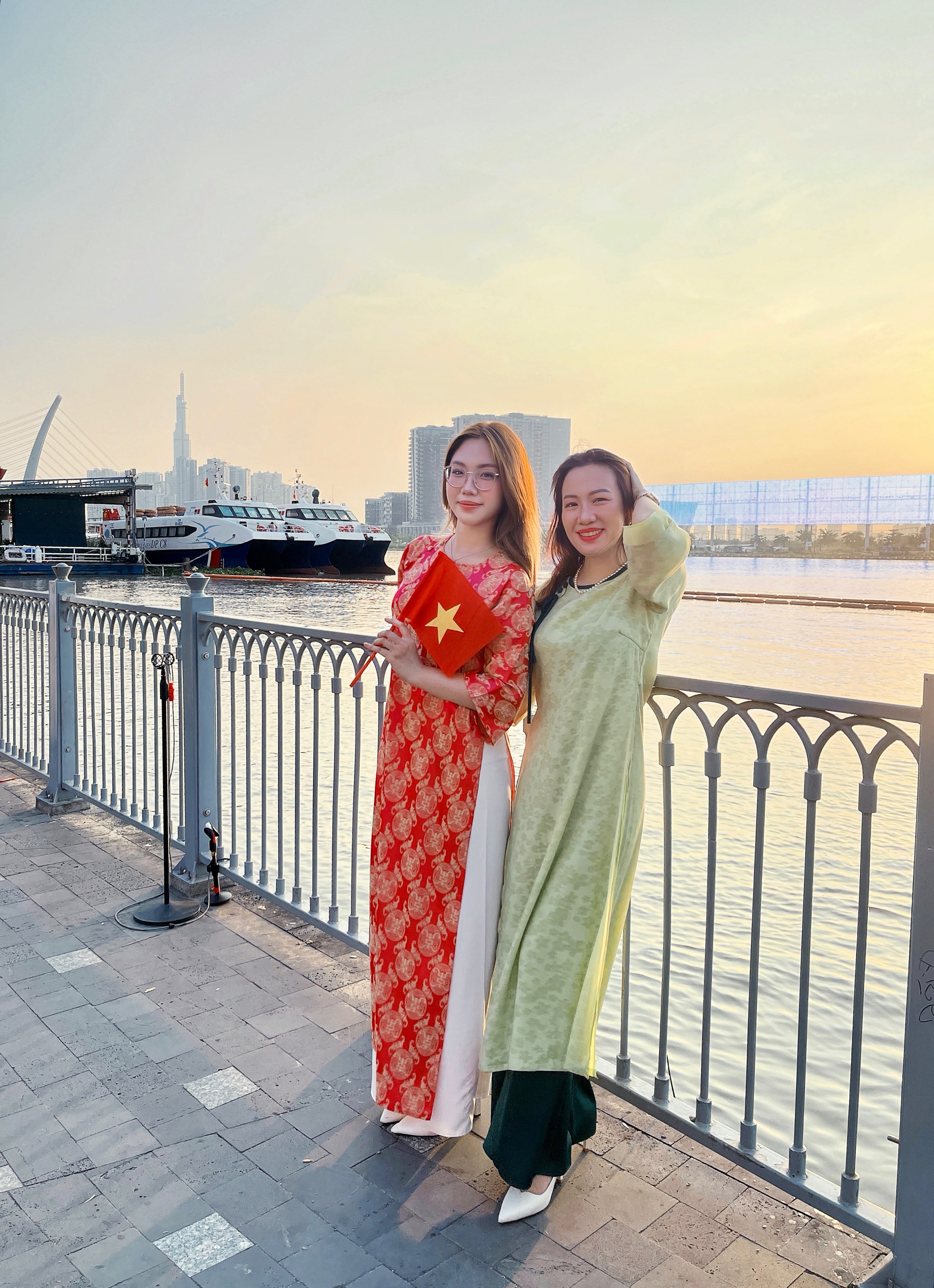 Khi mẹ con cùng "tần số": Tâm sự chuyện thất tình, rủ nhau đi concert - Ảnh 5. Khi mẹ con cùng "tần số": Tâm sự chuyện thất tình, rủ nhau đi concert - Ảnh 5.