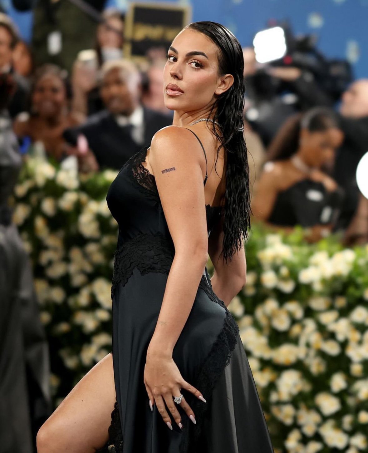 Da thật dàn sao Met Gala bị zoom không thể cận hơn: Kendall lộ khuyết điểm, BLACKPINK thua đại mỹ nhân U60- Ảnh 28. Da thật dàn sao Met Gala bị zoom không thể cận hơn: Kendall lộ khuyết điểm, BLACKPINK thua đại mỹ nhân U60- Ảnh 28.