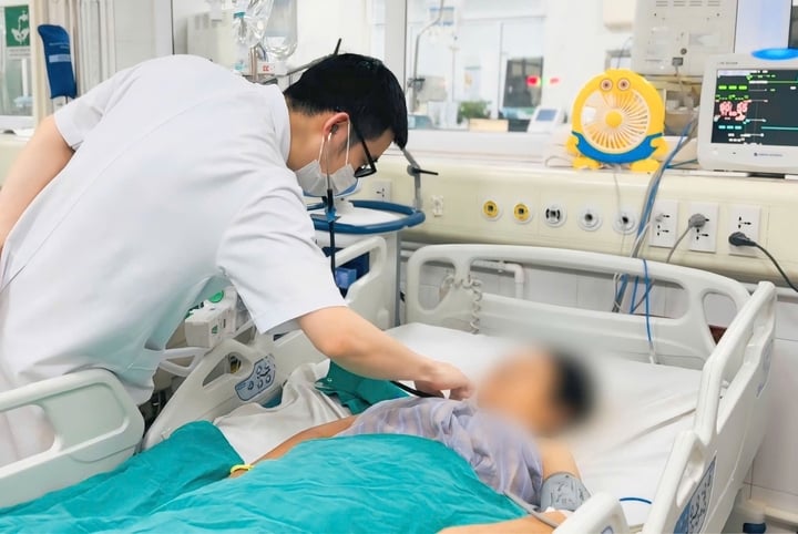 Suýt chết sau mũi tiêm ở phòng khám tư - Ảnh 1. Suýt chết sau mũi tiêm ở phòng khám tư - Ảnh 1.
