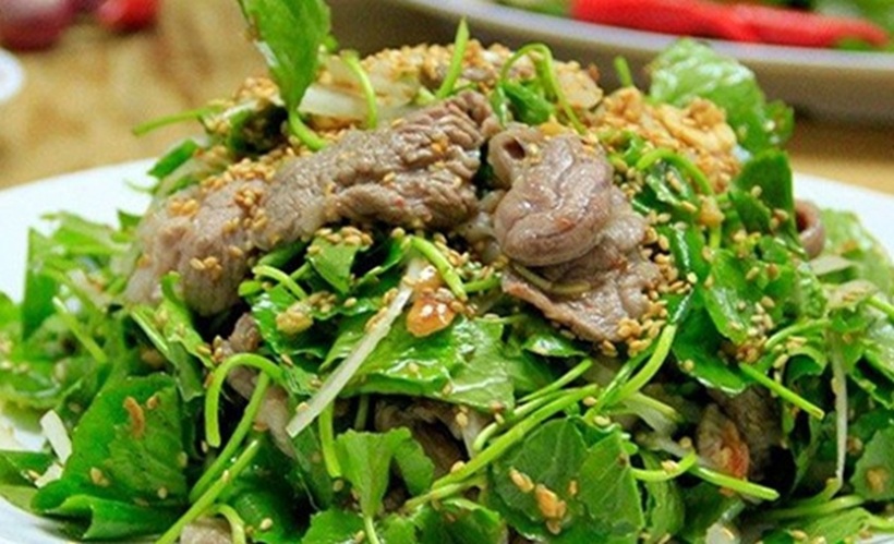 rau-nha-ngheo-moc-dai-hoa-than-duoc-dan-tinh-san-lung-khap-cho-voi-gia-khong-tuong-dspl-1-23054550-1746860798217-17468607984132109708999.jpg