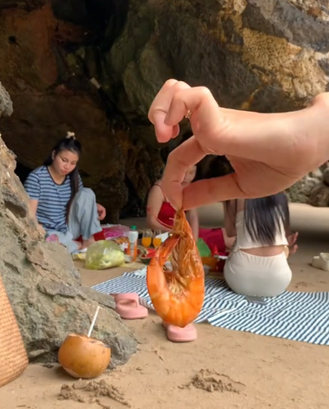 Bãi biển ở Cát Bà được mệnh danh là "thiên đường bí mật", nhiều người bất ngờ vì chưa từng nghe tên - Ảnh 10. Bãi biển ở Cát Bà được mệnh danh là "thiên đường bí mật", nhiều người bất ngờ vì chưa từng nghe tên - Ảnh 10.