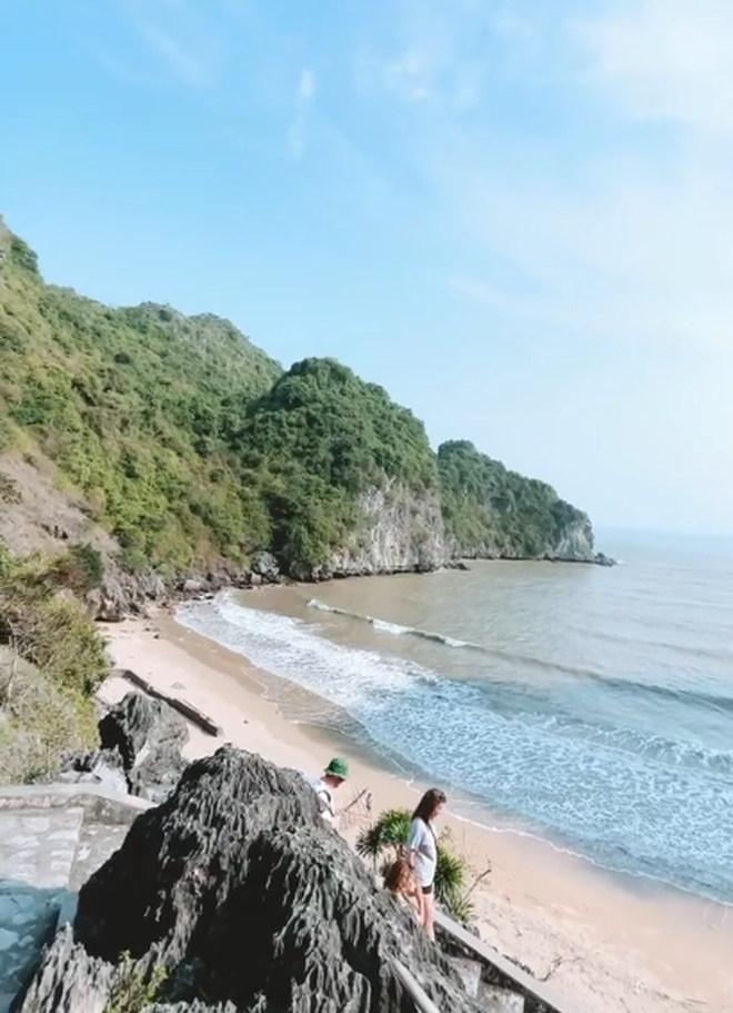 Bãi biển ở Cát Bà được mệnh danh là "thiên đường bí mật", nhiều người bất ngờ vì chưa từng nghe tên - Ảnh 6. Bãi biển ở Cát Bà được mệnh danh là "thiên đường bí mật", nhiều người bất ngờ vì chưa từng nghe tên - Ảnh 6.