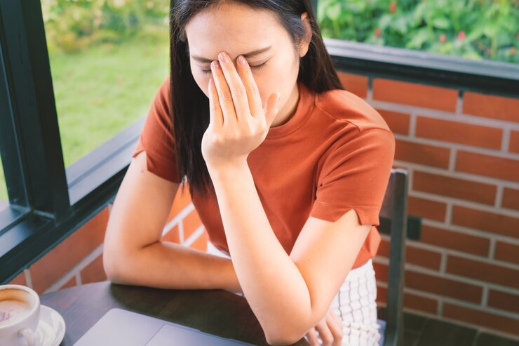 stressed-businesswoman-headache-working-laptop-computer-negative-human-emotion-facial-expression-feelings61573-2737-104843-1746846917059-1746846917179770872724.jpg