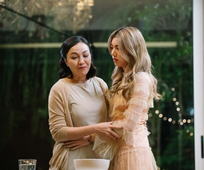 Ngày đính hôn, mẹ kế dặn dò thông gia một câu mà tôi đỏ bừng mặt, nhà trai thì bối rối vô cùng - Ảnh 1.