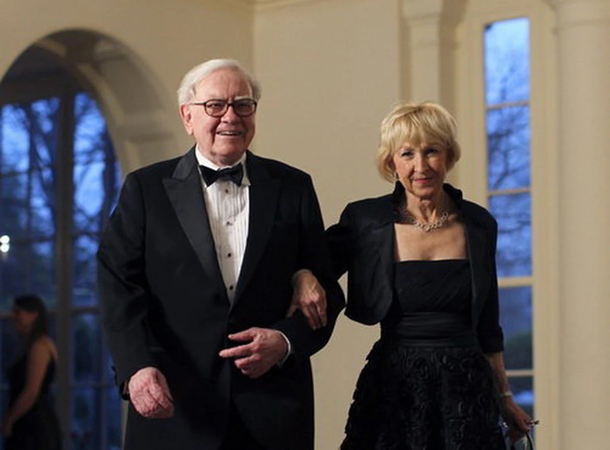 Bí quyết giữ hạnh phúc hôn nhân từ Warren Buffet: &quot;Muốn lâu bền, hãy tìm người có kỳ vọng thấp!&quot;- Ảnh 3.