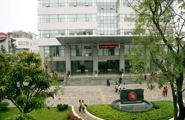 Trong một vũ trụ khác: Nếu Ngoại thương thực sự "biến" thành "Harvard Chùa Láng"? - Ảnh 3. Trong một vũ trụ khác: Nếu Ngoại thương thực sự "biến" thành "Harvard Chùa Láng"? - Ảnh 3.