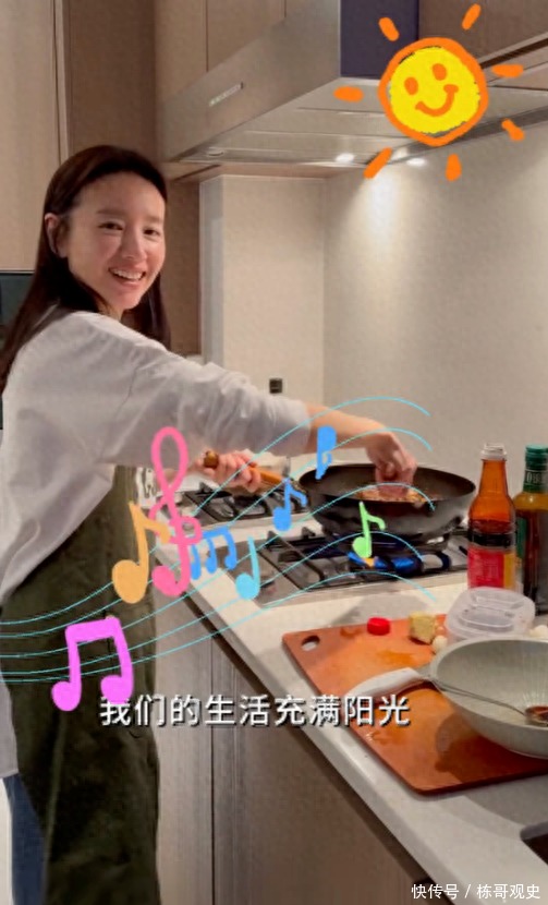 Từng là "ngọc nữ" được cả showbiz nâng niu, giờ mỹ nhân này chọn trở thành mẹ đơn thân lặng lẽ nuôi con sau sóng gió ly hôn - Ảnh 9. Từng là "ngọc nữ" được cả showbiz nâng niu, giờ mỹ nhân này chọn trở thành mẹ đơn thân lặng lẽ nuôi con sau sóng gió ly hôn - Ảnh 9.