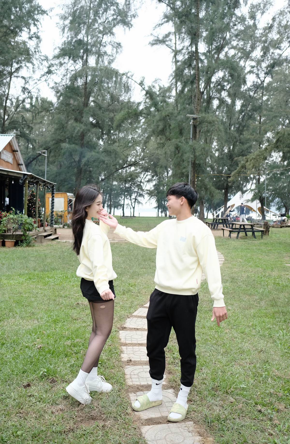 Loạt ảnh hẹn hò tình tứ của Hồ Văn Cường với hotgirl Nghệ An- Ảnh 2. Loạt ảnh hẹn hò tình tứ của Hồ Văn Cường với hotgirl Nghệ An- Ảnh 2.