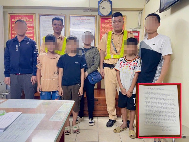 Hà Nội: 3 cháu bé rủ nhau đạp xe đi chơi quên đường về được CSGT giúp đỡ - Ảnh 1. Hà Nội: 3 cháu bé rủ nhau đạp xe đi chơi quên đường về được CSGT giúp đỡ - Ảnh 1.