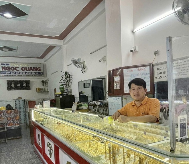 Chủ tiệm vàng lật tẩy bí mật về gói hàng 800 triệu USD khi một phụ nữ đến chuyển tiền - Ảnh 2. Chủ tiệm vàng lật tẩy bí mật về gói hàng 800 triệu USD khi một phụ nữ đến chuyển tiền - Ảnh 2.