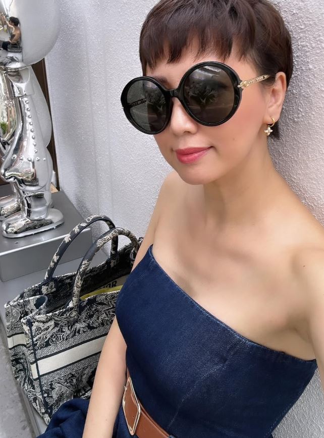 Mẹ vợ hot nhất l&agrave;ng b&oacute;ng đ&aacute; khoe nhan sắc U50 trẻ đẹp kh&oacute; tin, &ldquo;gen&rdquo; đỉnh cỡ n&agrave;y Do&atilde;n Hải My cỡ n&agrave;o?- Ảnh 3.