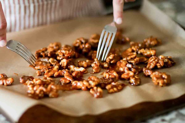 ourcescontentmigrationsimplyrecipesuploads201812candied-walnuts-method-7-540079d62e974d3184ee5bcbc6061773-17470291965231856415015-1747057218105-1747057218194168005063.jpg