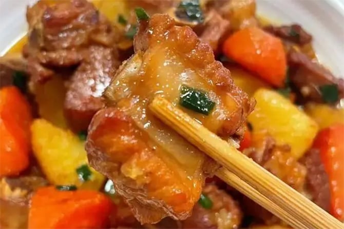 Cách nấu 3 món ăn giúp xương chắc khỏe cho người trên 40 tuổi - Ảnh 3. Cách nấu 3 món ăn giúp xương chắc khỏe cho người trên 40 tuổi - Ảnh 3.