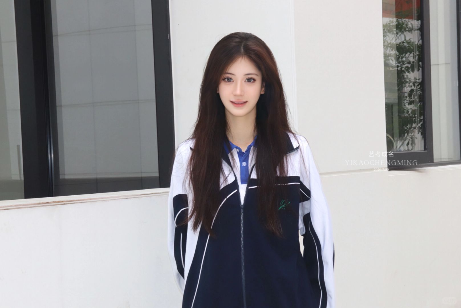 Nữ sinh cầm bảng tại hội thao tạo khoảnh khắc "kinh diễm" có 1-0-2: Thanh xuân sao có thể thiếu một nữ thần như thế?- Ảnh 2. Nữ sinh cầm bảng tại hội thao tạo khoảnh khắc "kinh diễm" có 1-0-2: Thanh xuân sao có thể thiếu một nữ thần như thế?- Ảnh 2.