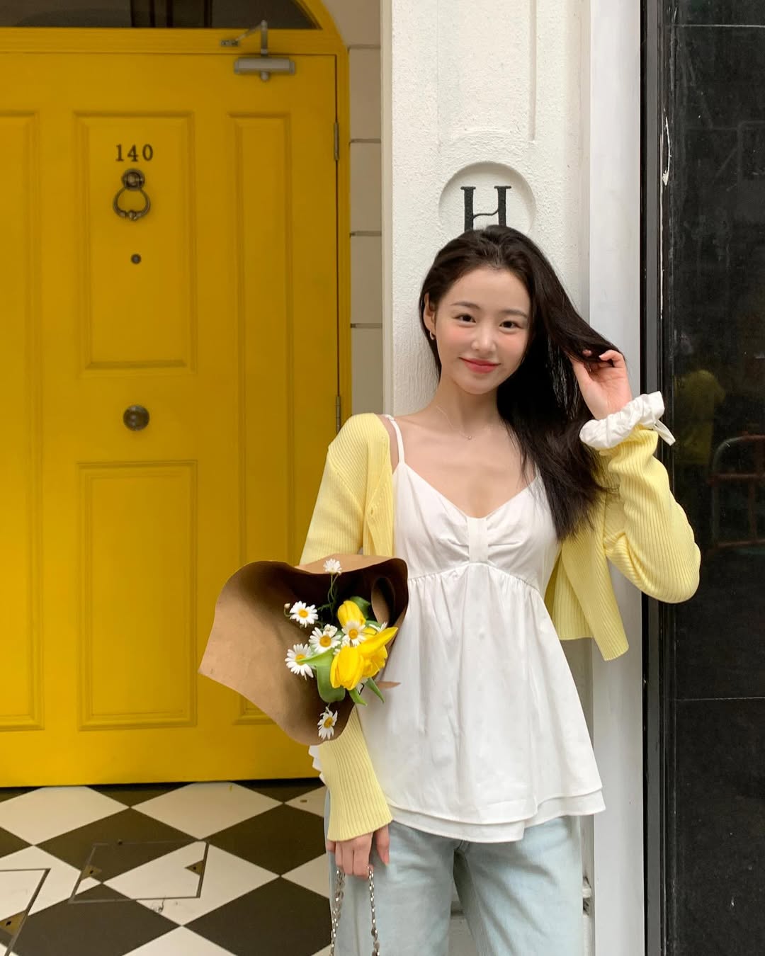 4 kiểu "áo chống nắng" sành điệu phụ nữ Hàn chăm diện nhất - Ảnh 3. 4 kiểu "áo chống nắng" sành điệu phụ nữ Hàn chăm diện nhất - Ảnh 3.