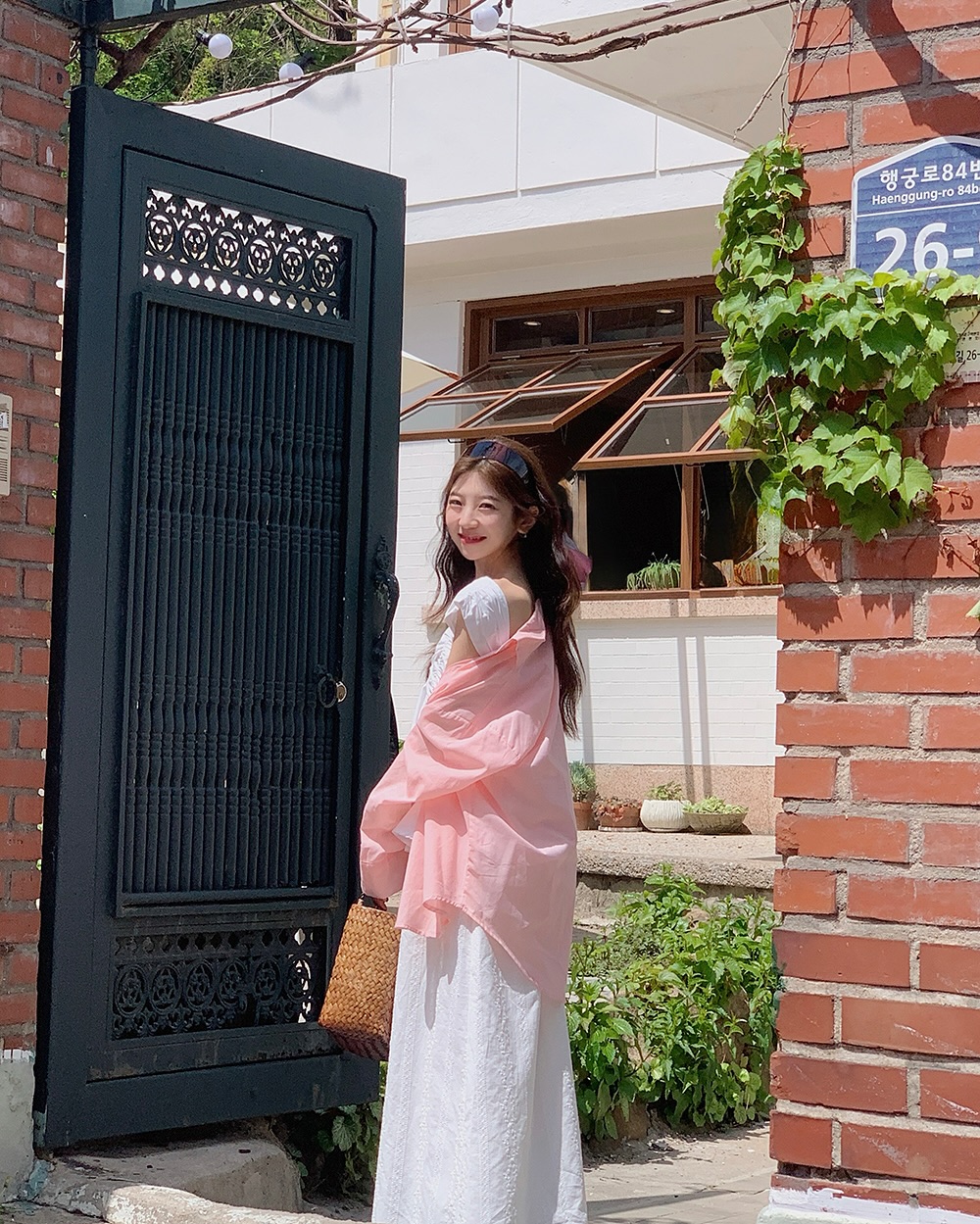 4 kiểu "áo chống nắng" sành điệu phụ nữ Hàn chăm diện nhất - Ảnh 4. 4 kiểu "áo chống nắng" sành điệu phụ nữ Hàn chăm diện nhất - Ảnh 4.