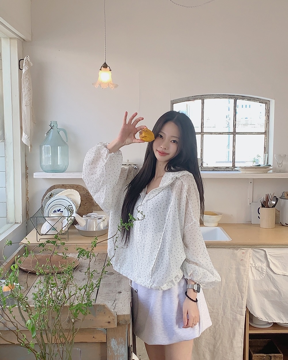 4 kiểu "áo chống nắng" sành điệu phụ nữ Hàn chăm diện nhất - Ảnh 8. 4 kiểu "áo chống nắng" sành điệu phụ nữ Hàn chăm diện nhất - Ảnh 8.