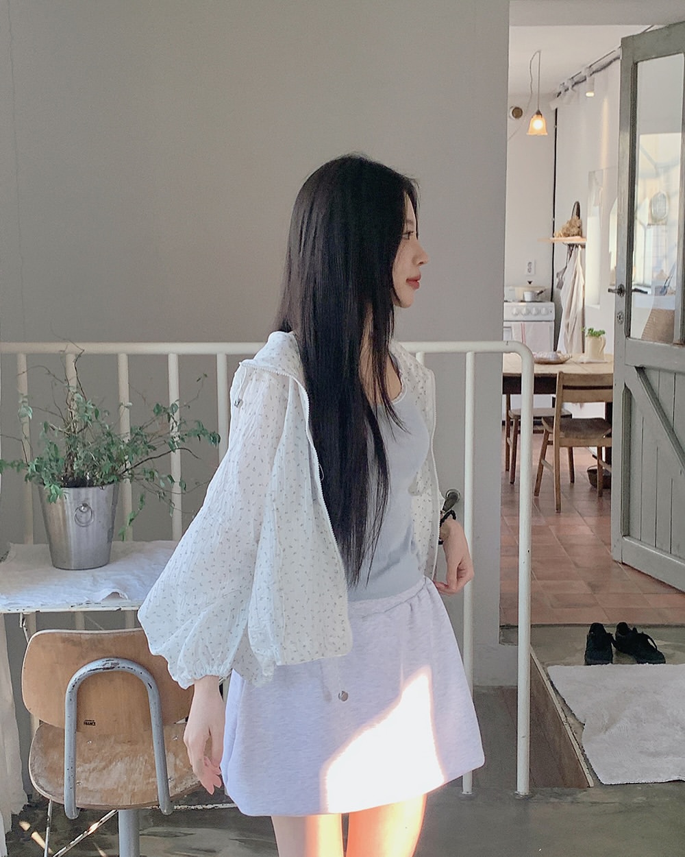 4 kiểu "áo chống nắng" sành điệu phụ nữ Hàn chăm diện nhất - Ảnh 9. 4 kiểu "áo chống nắng" sành điệu phụ nữ Hàn chăm diện nhất - Ảnh 9.