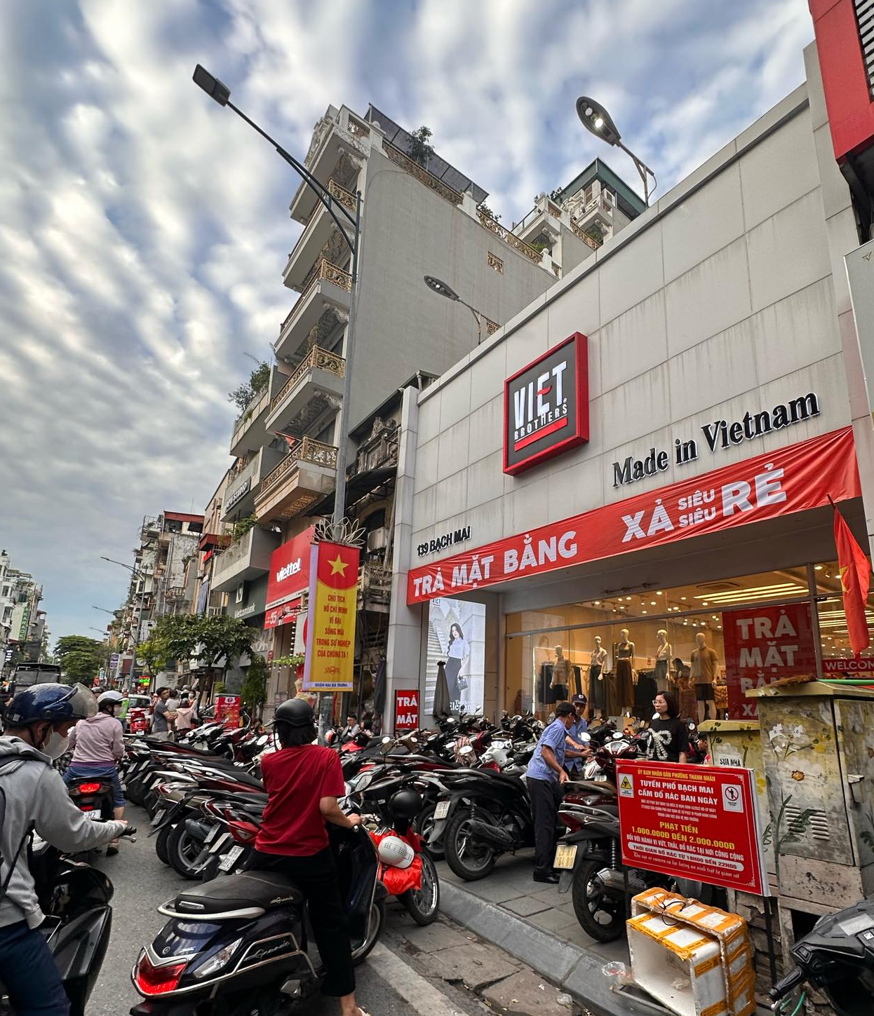 Local brand Việt trả mặt bằng nên giảm giá sốc: Áo 89k, váy liền 149k, quần jeans 199k - Ảnh 4. Local brand Việt trả mặt bằng nên giảm giá sốc: Áo 89k, váy liền 149k, quần jeans 199k - Ảnh 4.