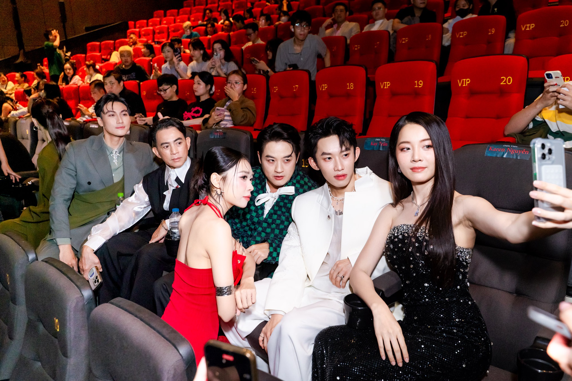 1 mỹ nhân Việt bất ngờ tuyên bố: Từ nay tôi không muốn làm "bé ba" nữa - Ảnh 2. 1 mỹ nhân Việt bất ngờ tuyên bố: Từ nay tôi không muốn làm "bé ba" nữa - Ảnh 2.