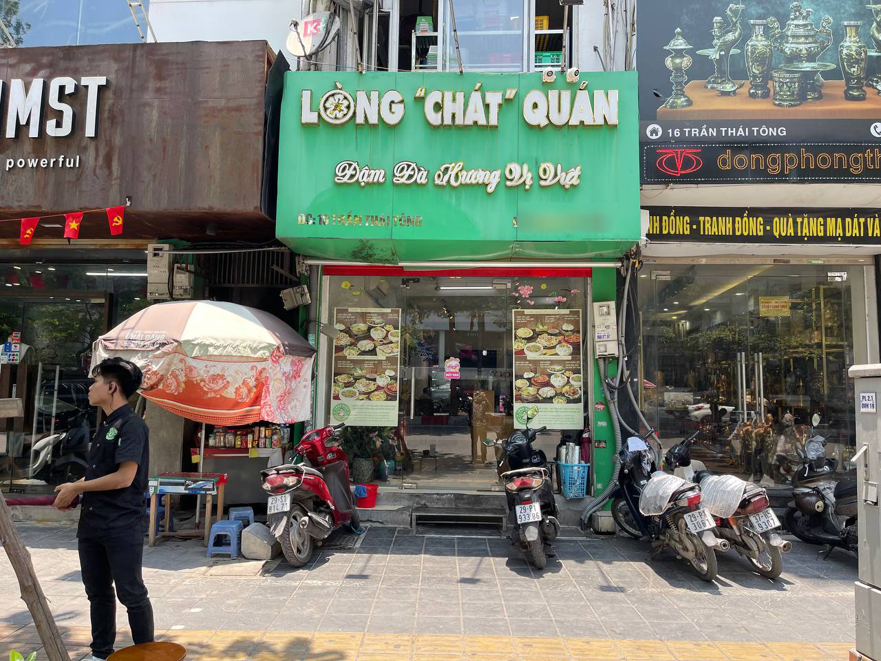 Lòng Chát Quán chính thức mở cửa lại sau lùm xùm “lòng se điếu 40m”, lượng khách hàng ghé quán gây chú ý - Ảnh 1. Lòng Chát Quán chính thức mở cửa lại sau lùm xùm “lòng se điếu 40m”, lượng khách hàng ghé quán gây chú ý - Ảnh 1.