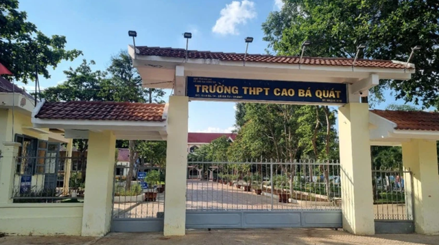 Vụ nhiều học sinh lớp 12 “tự nguyện” xin nghỉ học: Giáo viên, hiệu trưởng làm sai quy định - Ảnh 1. Vụ nhiều học sinh lớp 12 “tự nguyện” xin nghỉ học: Giáo viên, hiệu trưởng làm sai quy định - Ảnh 1.