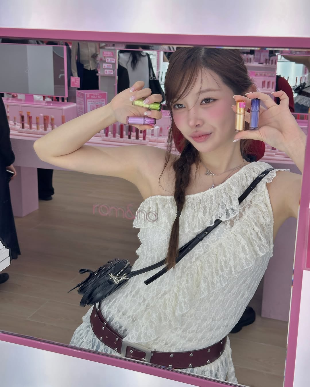 "Màu son cỏ dại" thực sự tồn tại: 9 người chê nhưng vẫn có 1 người khen hết lời - Ảnh 12. "Màu son cỏ dại" thực sự tồn tại: 9 người chê nhưng vẫn có 1 người khen hết lời - Ảnh 12.
