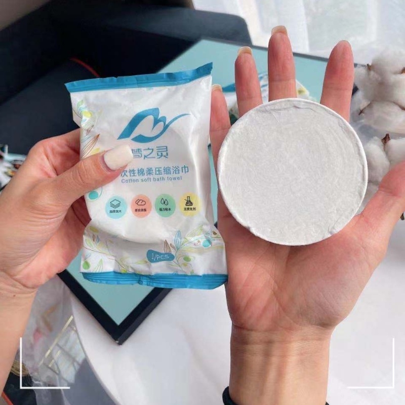 6 món phụ nữ trung niên thường mang khi đi du lịch nhưng hóa ra… thừa và cách thay thế gọn nhẹ, tiện lợi hơn - Ảnh 1. 6 món phụ nữ trung niên thường mang khi đi du lịch nhưng hóa ra… thừa và cách thay thế gọn nhẹ, tiện lợi hơn - Ảnh 1.
