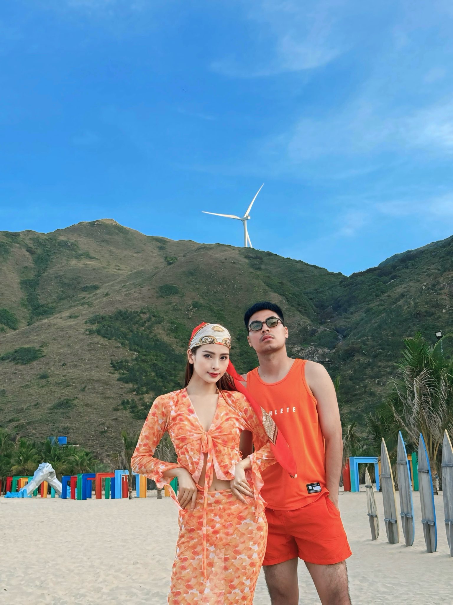 Đỏ mặt với hành động thân mật quá đà của MC Huyền Trang Mù Tạt và bạn trai cầu thủ nổi tiếng- Ảnh 4. Đỏ mặt với hành động thân mật quá đà của MC Huyền Trang Mù Tạt và bạn trai cầu thủ nổi tiếng- Ảnh 4.