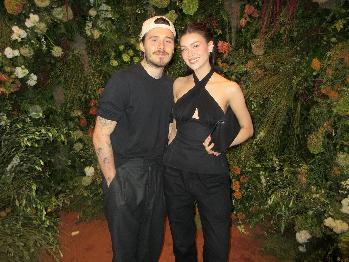 Con trai cả nhà Beckham tự tay tung ảnh nét căng cùng vợ tiệc tùng giữa drama gia đình: Thực sự bị vợ kiểm soát?- Ảnh 1. Con trai cả nhà Beckham tự tay tung ảnh nét căng cùng vợ tiệc tùng giữa drama gia đình: Thực sự bị vợ kiểm soát?- Ảnh 1.