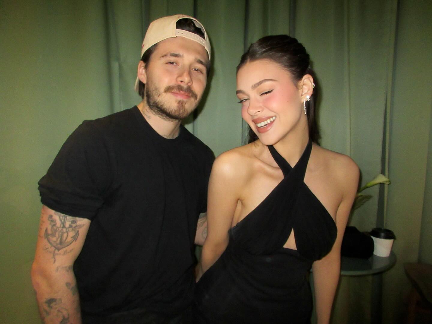Con trai cả nhà Beckham tự tay tung ảnh nét căng cùng vợ tiệc tùng giữa drama gia đình: Thực sự bị vợ kiểm soát?- Ảnh 2. Con trai cả nhà Beckham tự tay tung ảnh nét căng cùng vợ tiệc tùng giữa drama gia đình: Thực sự bị vợ kiểm soát?- Ảnh 2.