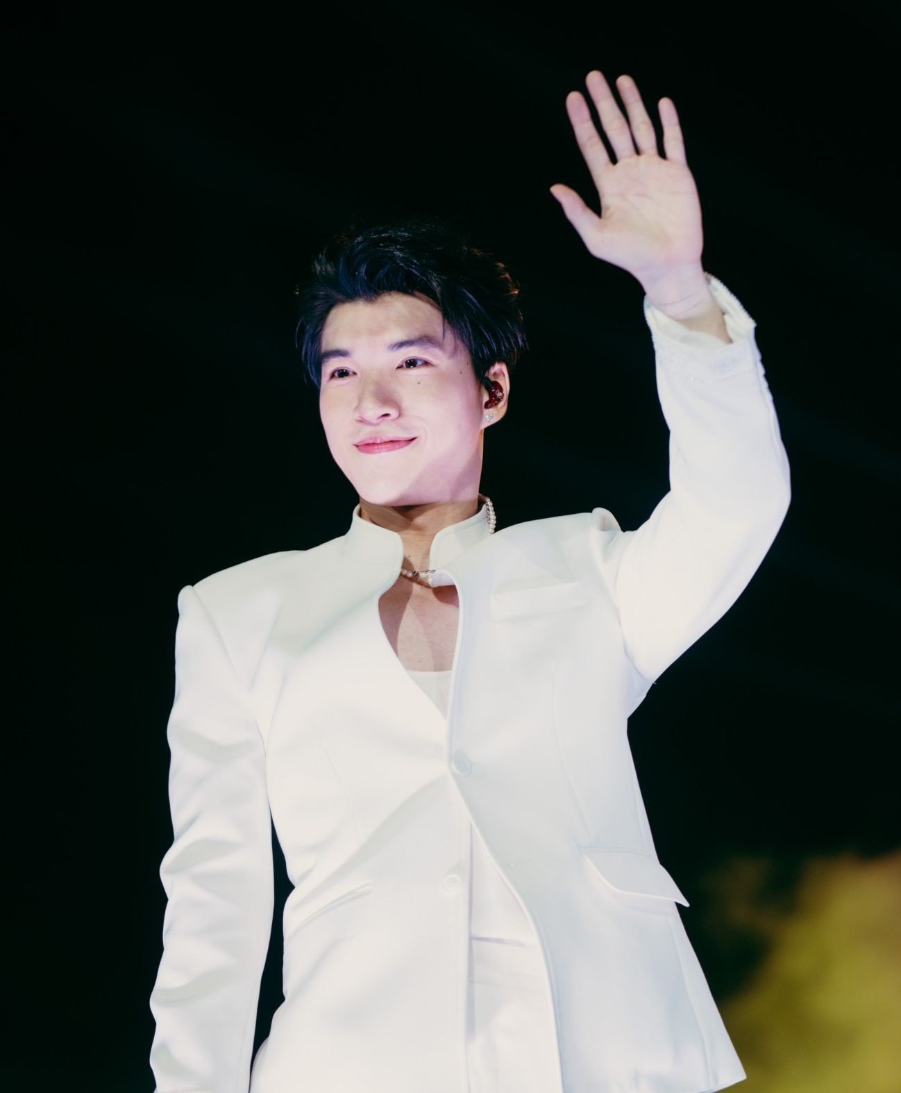 5 MV Vpop hot nhất từ đầu 2025: Hòa Minzy chiếm trọn 2 vị trí, SOOBIN - HIEUTHUHAI gây sốc- Ảnh 7. 5 MV Vpop hot nhất từ đầu 2025: Hòa Minzy chiếm trọn 2 vị trí, SOOBIN - HIEUTHUHAI gây sốc- Ảnh 7.