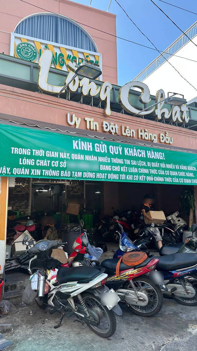 HOT: Cơ sở Lòng Chát TP.HCM bất ngờ dọn bàn ghế và bát đĩa chuyển đi dù chỉ mới thông báo HOT: Cơ sở Lòng Chát TP.HCM bất ngờ dọn bàn ghế và bát đĩa chuyển đi dù chỉ mới thông báo