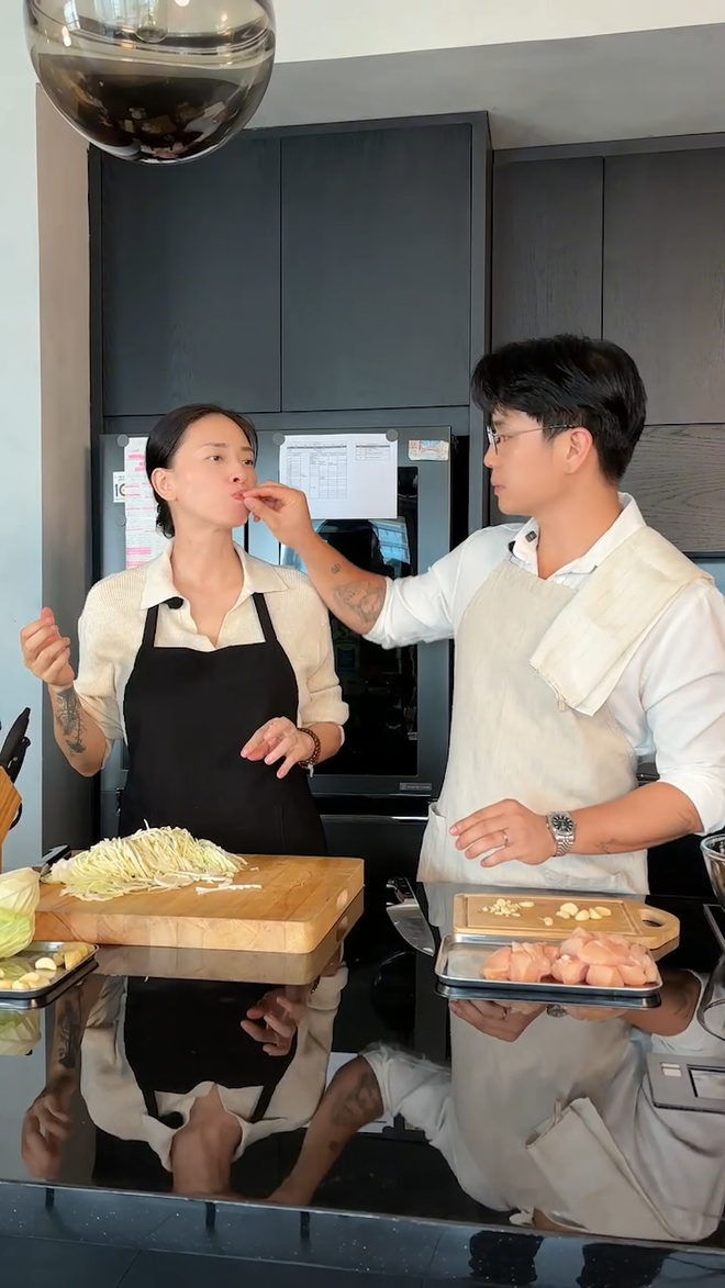 “Bà bầu” Ngô Thanh Vân được chồng cưng như trứng: Lo từng bữa ăn, không quên phát cẩu lương mệt nghỉ- Ảnh 1. “Bà bầu” Ngô Thanh Vân được chồng cưng như trứng: Lo từng bữa ăn, không quên phát cẩu lương mệt nghỉ- Ảnh 1.