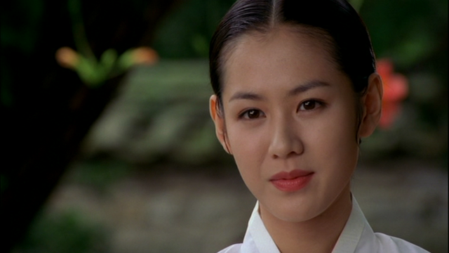 Son Ye Jin 20 tuổi đẹp kinh diễm trong tạo hình kỹ nữ: Thoáng lộ gáy thôi mà khán giả đã xuyến xao - Ảnh 2. Son Ye Jin 20 tuổi đẹp kinh diễm trong tạo hình kỹ nữ: Thoáng lộ gáy thôi mà khán giả đã xuyến xao - Ảnh 2.