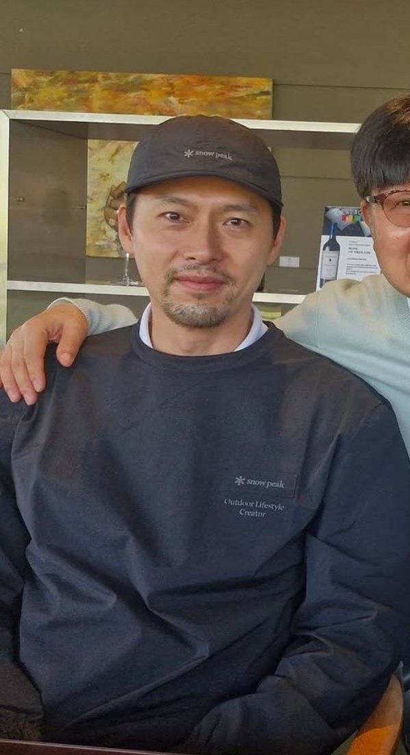 Không ai ngờ Hyun Bin trên thảm đỏ và ở nhà lại khác xa đến vậy - Ảnh 3. Không ai ngờ Hyun Bin trên thảm đỏ và ở nhà lại khác xa đến vậy - Ảnh 3.