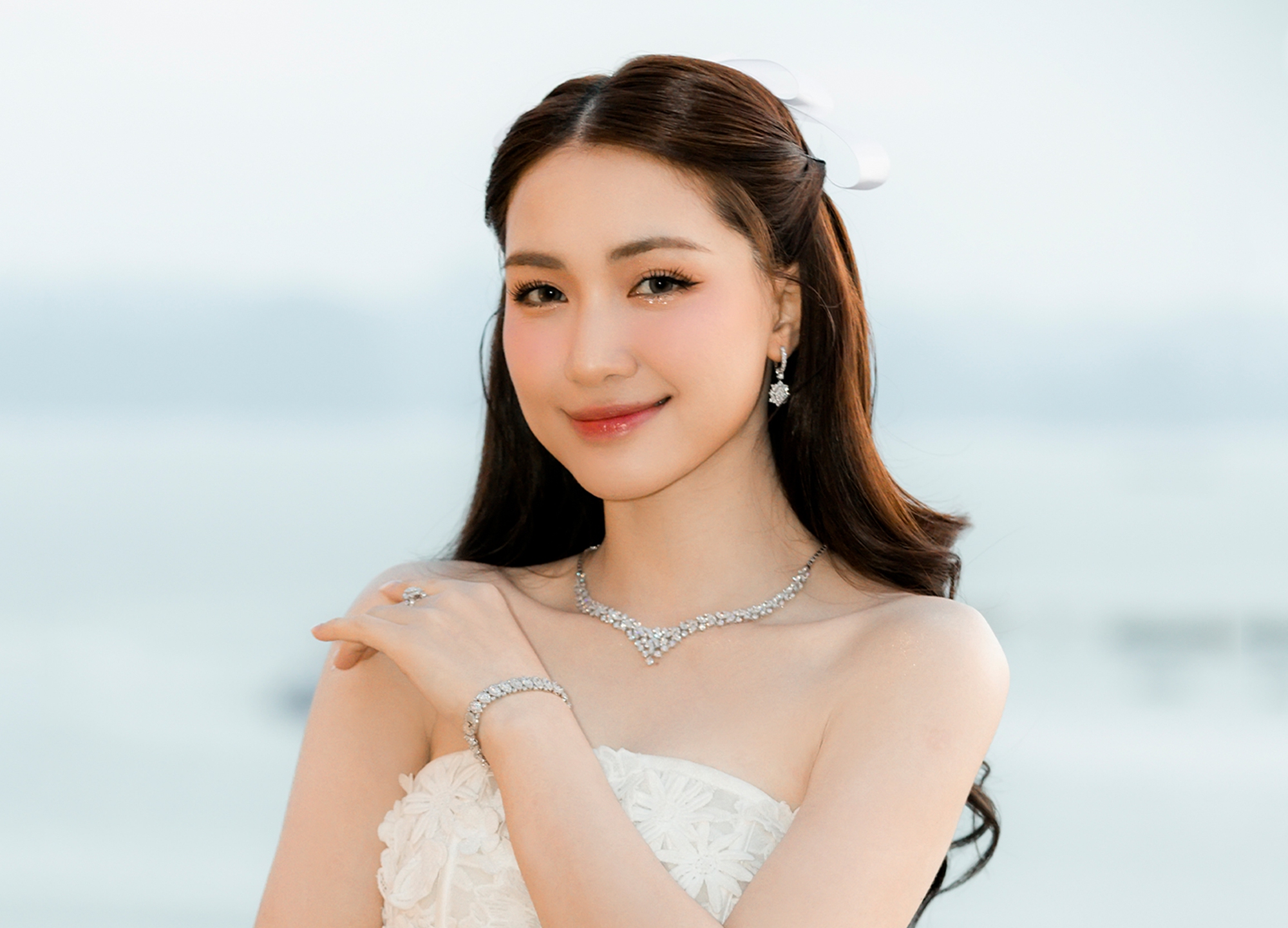 5 MV Vpop hot nhất từ đầu 2025: Hòa Minzy chiếm trọn 2 vị trí, SOOBIN - HIEUTHUHAI gây sốc- Ảnh 4. 5 MV Vpop hot nhất từ đầu 2025: Hòa Minzy chiếm trọn 2 vị trí, SOOBIN - HIEUTHUHAI gây sốc- Ảnh 4.