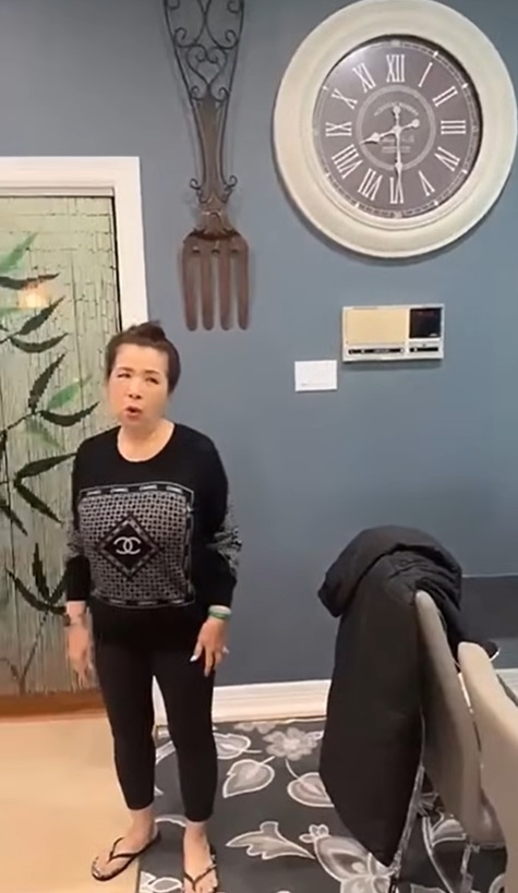 Nữ nghệ sĩ gây ám ảnh với vở “Hoàng hậu không đầu”: Giờ sở hữu biệt thự 20 tỷ tại Mỹ - Ảnh 5. Nữ nghệ sĩ gây ám ảnh với vở “Hoàng hậu không đầu”: Giờ sở hữu biệt thự 20 tỷ tại Mỹ - Ảnh 5.