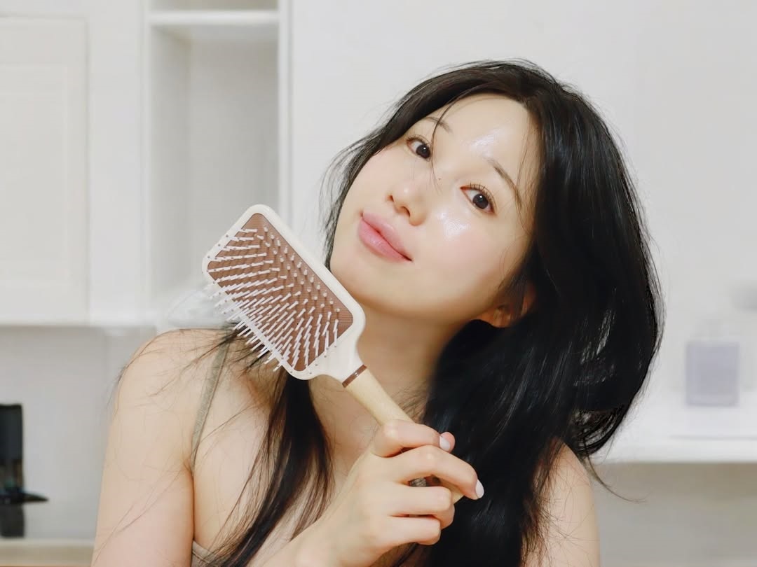 4 loại lược cần có giúp tóc mọc nhanh, giảm gãy rụng - Ảnh 6. 4 loại lược cần có giúp tóc mọc nhanh, giảm gãy rụng - Ảnh 6.