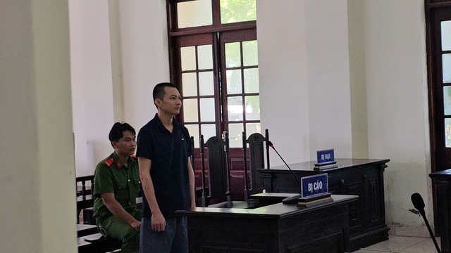 Bị cáo buộc lừa đảo hàng trăm triệu đồng khi ở "Tịnh thất Bồng Lai", Lê Thanh Nhất Nguyên khai gì? - Ảnh 1. Bị cáo buộc lừa đảo hàng trăm triệu đồng khi ở "Tịnh thất Bồng Lai", Lê Thanh Nhất Nguyên khai gì? - Ảnh 1.