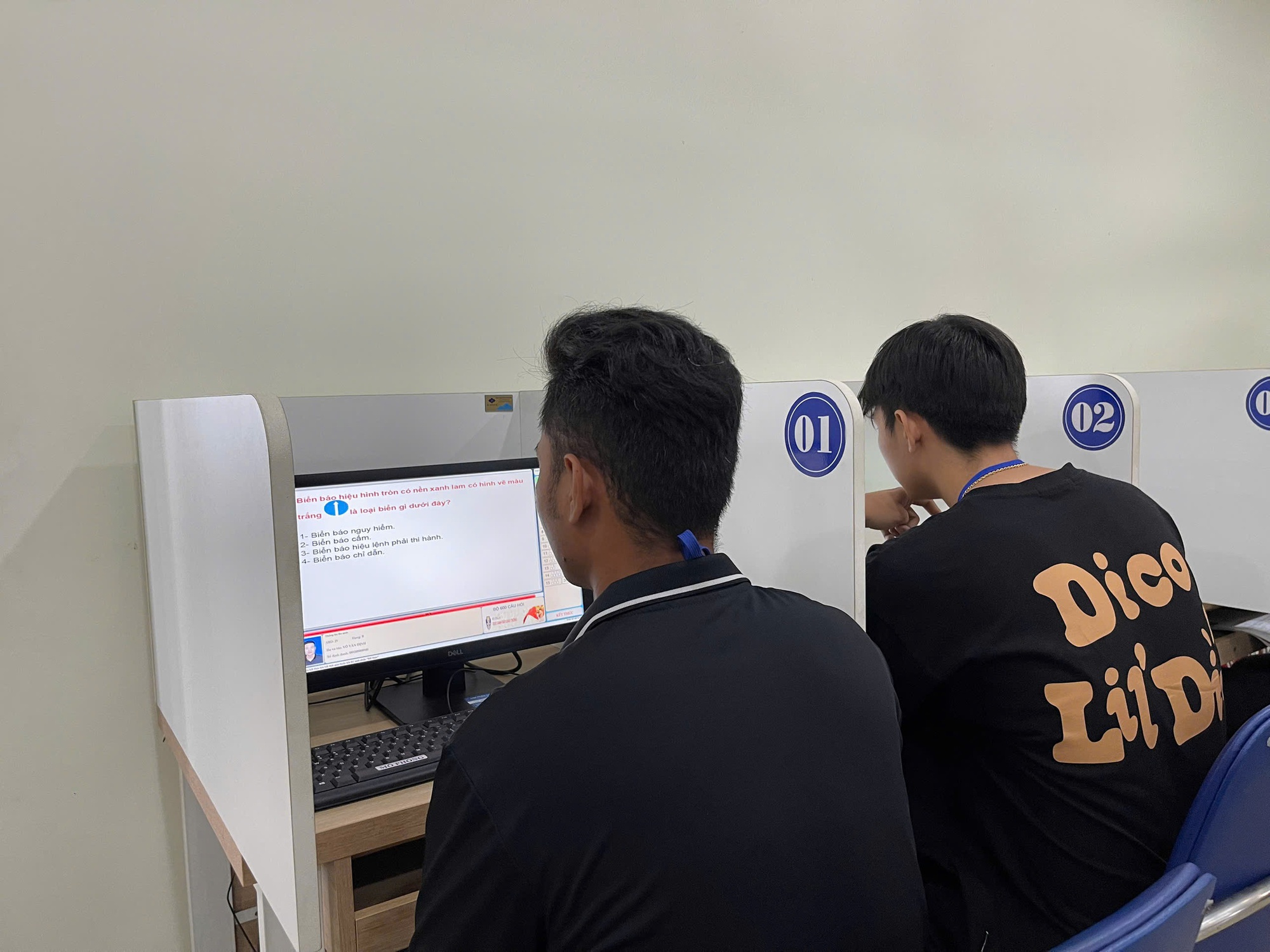 Tin rất vui cho người dân muốn sát hạch, cấp giấy phép lái xe ở TP HCM - Ảnh 3. TP HCM: Tin vui cho người dân quan tâm đến sát hạch, cấp giấy phép lái xe - Ảnh 2.