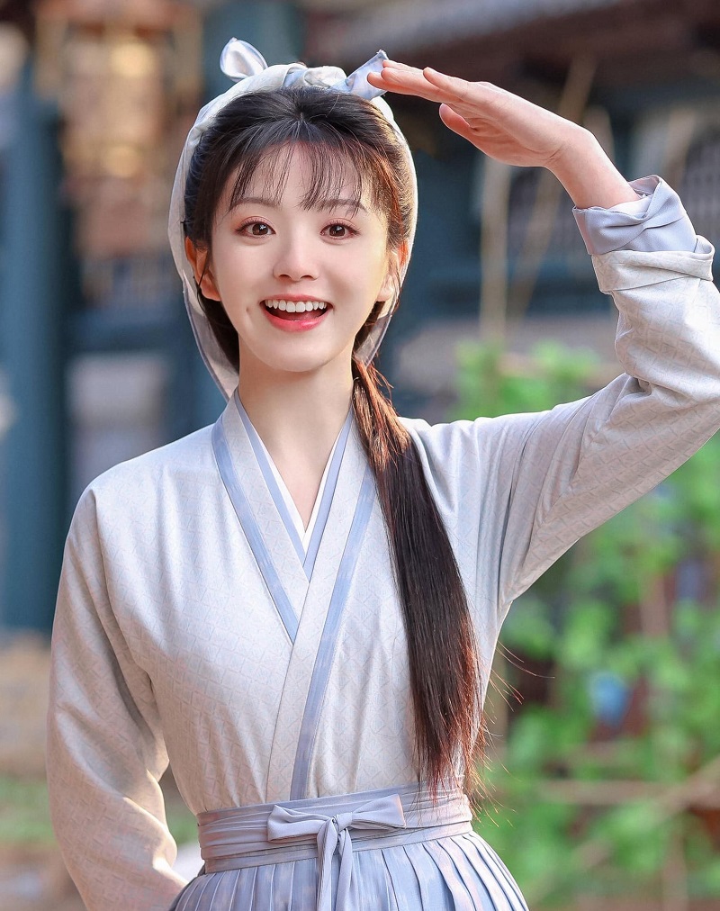 Công chúa đẹp nhất Trung Quốc hiện tại gây khó hiểu khi so ảnh mặt mộc với mặt makeup- Ảnh 2. Công chúa đẹp nhất Trung Quốc hiện tại gây khó hiểu khi so ảnh mặt mộc với mặt makeup- Ảnh 2.